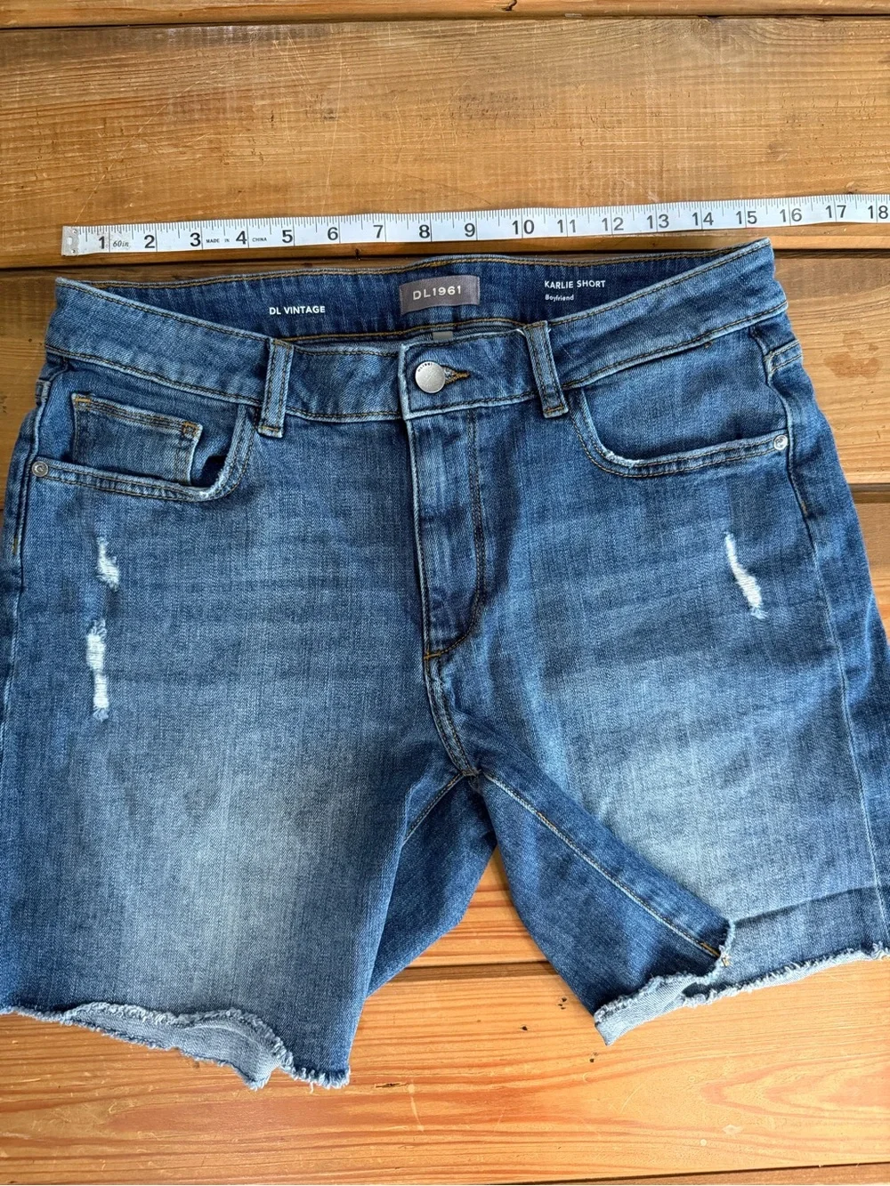 DL1961 Karlie Boyfriend Jean Shorts Size 29 Distressed Raw Hem DL Vintage